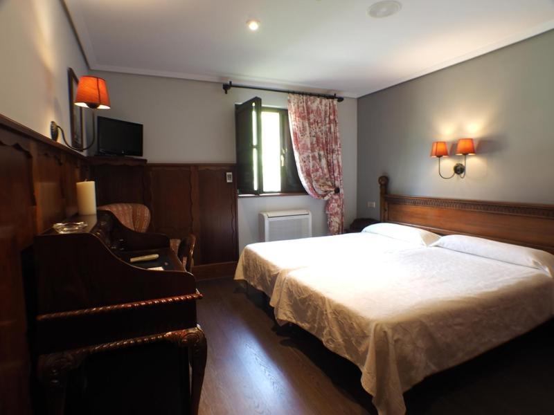 Hotel Comillas Phòng bức ảnh